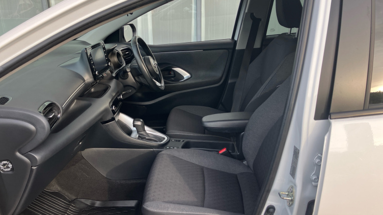 Toyota Yaris 1.5 Hybrid Design 5dr CVT Hybrid Hatchback